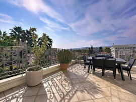 Vente
Duplex d’Exception à Cimiez avec Vue Mer Panoramique