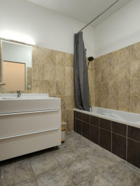 
                                                                                        Location
                                                                                         Duplex dans résidence de 5 logements