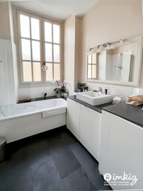 
                                                                                        Vente
                                                                                         Duplex dernier étage centre historique