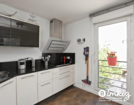 
                                                                                        Vente
                                                                                         Duplex rooftop avec terrasses et balcon.
