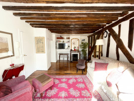 Location
Elegant 2-Bedroom Apartment in a Prime Location close to Place des Vosges (loyer tout inclus)