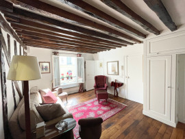 Location
Elegant 2-Bedroom Apartment in a Prime Location close to Place des Vosges (loyer tout inclus)