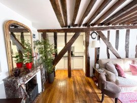 Location
Elegant 2-Bedroom Apartment in a Prime Location close to Place des Vosges (loyer tout inclus)