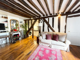Location
Elegant 2-Bedroom Apartment in a Prime Location close to Place des Vosges (loyer tout inclus)