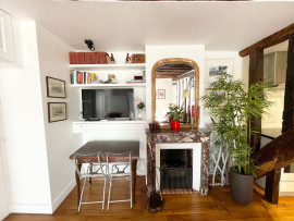 Location
Elegant 2-Bedroom Apartment in a Prime Location close to Place des Vosges (loyer tout inclus)