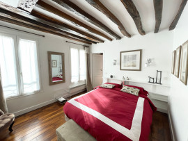 Location
Elegant 2-Bedroom Apartment in a Prime Location close to Place des Vosges (loyer tout inclus)