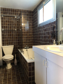 
                                                                                        Location
                                                                                         EMPLACEMENT RARE - vue mer & terrasse plein sud