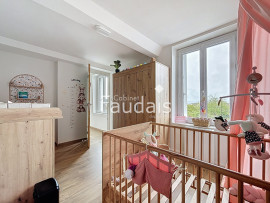 
                                                                                        Vente
                                                                                         Ensemble de 2 maisons avec revenus locatifs   192 m2   10 mi