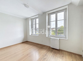 
                                                                                        Vente
                                                                                         Ensemble de 2 maisons avec revenus locatifs   192 m2   10 mi