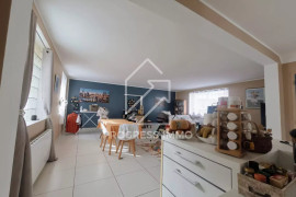 
                                                                                        Vente
                                                                                         Ensemble Immobilier de 10 Logements et 1 Entrepôt au Centre-ville