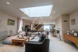 
                                                                                        Vente
                                                                                         Ensemble Immobilier de 10 Logements et 1 Entrepôt au Centre-ville