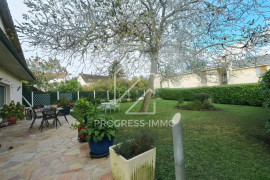 
                                                                                        Vente
                                                                                         Ensemble Immobilier de 10 Logements et 1 Entrepôt au Centre-ville