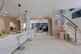
                                                                                        Vente
                                                                                         Ensemble Immobilier de 10 Logements et 1 Entrepôt au Centre-ville