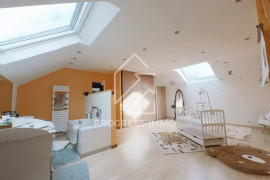 
                                                                                        Vente
                                                                                         Ensemble Immobilier de 10 Logements et 1 Entrepôt au Centre-ville