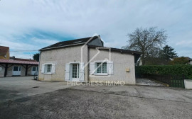 
                                                                                        Vente
                                                                                         Ensemble Immobilier de 10 Logements et 1 Entrepôt au Centre-ville