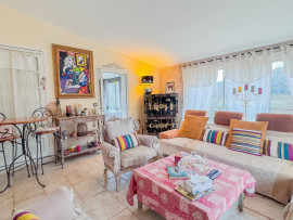 Vente
Entrecasteaux - Maison de caractère - Gîtes - Terrain 7733 m2