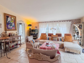 Vente
Entrecasteaux - Maison de caractère - Gîtes - Terrain 7733 m2