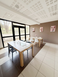 
                                                                                        Location
                                                                                         🧑‍💻 Espace de coworking à louer