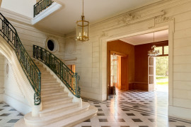 
                                                                                        Vente
                                                                                         Exceptionnel appartement de 630m² au bord de l'Aubance