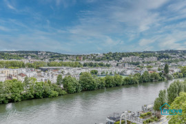 
                                                                                        Vente
                                                                                         Exceptionnel duplex à vendre au dernier étage avec terrasse et