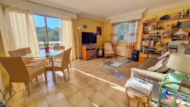 Vente
                                                                                EXCLUSIVITE ANTIBES RESIDENTIEL - Appartement T3 traversant en dernier étage, avec terrasse, parking privatif et cave.