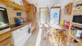 Vente
                                                                                EXCLUSIVITE ANTIBES RESIDENTIEL - Appartement T3 traversant en dernier étage, avec terrasse, parking privatif et cave.