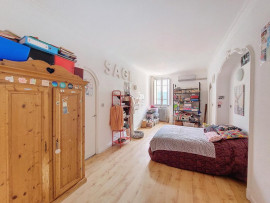 
                                                                                        Vente
                                                                                         Exclusivité - Avignon Intramuros Zone Piétonne - 6 pièces dont quatre chambres avec place de parking privatif et grande cave