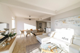 
                                                                                        Vente
                                                                                         EZE BORD DE MER APPARTEMENT 4P VUE MER