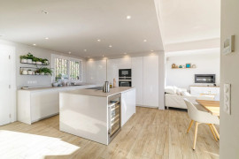 
                                                                                        Vente
                                                                                         EZE BORD DE MER APPARTEMENT 4P VUE MER