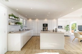 
                                                                                        Vente
                                                                                         EZE BORD DE MER APPARTEMENT 4P VUE MER