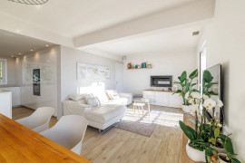 
                                                                                        Vente
                                                                                         EZE BORD DE MER APPARTEMENT 4P VUE MER