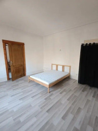 
                                                                                        Location
                                                                                         F1 40m² dans maison avec grand jardin commun