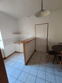 
                                                                                        Location
                                                                                         F1 40m² dans maison avec grand jardin commun