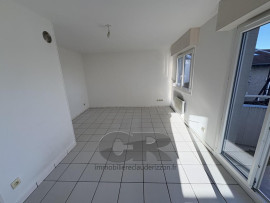 
                                                                                        Location
                                                                                         F1 bis avec balcon, parking et cave -  quartier ARTEM
