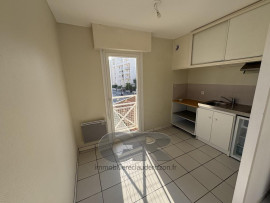 
                                                                                        Location
                                                                                         F1 bis avec balcon, parking et cave -  quartier ARTEM