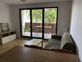 
                                                                                        Location
                                                                                         F2 au pied métro 7, prox. EFREI & Univ.Panth.Assas