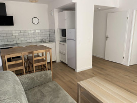 
                                                                                        Location
                                                                                         F2 au pied métro 7, prox. EFREI & Univ.Panth.Assas