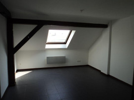 
                                                                                        Location
                                                                                         F2 avec beaucoup de charme
