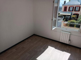 
                                                                                        Location
                                                                                         F2 avec kitchenette équipée proche Art Sport Café