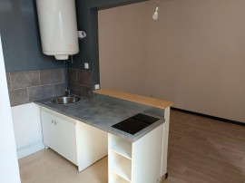 
                                                                                        Location
                                                                                         F2 avec kitchenette équipée proche Art Sport Café