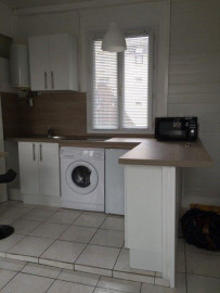 
                                                                                        Location
                                                                                         F2 entièrement meublé secteur Coty