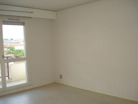 
                                                                                        Location
                                                                                         F2 proche de la gare  et du centre Saint martial