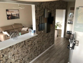 
                                                                                        Location
                                                                                         F2 refait à neuf, calme avec terrasse