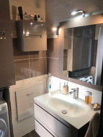 
                                                                                        Location
                                                                                         F2 refait à neuf, calme avec terrasse