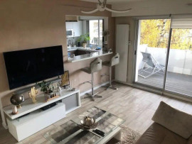 
                                                                                        Location
                                                                                         F2 refait à neuf, calme avec terrasse