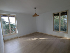 
                                                                                        Location
                                                                                         F2 refait neuf, Caluire Vassieux, belle vue