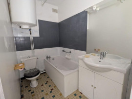 
                                                                                        Location
                                                                                         F2 refait neuf, Caluire Vassieux, belle vue