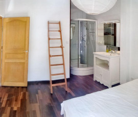 
                                                                                        Location
                                                                                         F2 spacieux avec cour et terrasse