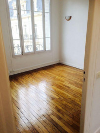 
                                                                                        Location
                                                                                         F3 Centre Ville Parking, cave et grenier