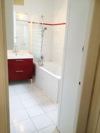 
                                                                                        Location
                                                                                         F3 Centre Ville Parking, cave et grenier